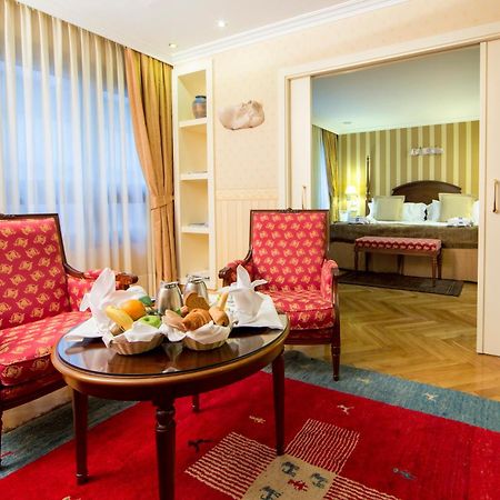 Eurostars Araguaney Hotel Santiago de Compostela Ruang foto A suite at the Hotel de France
