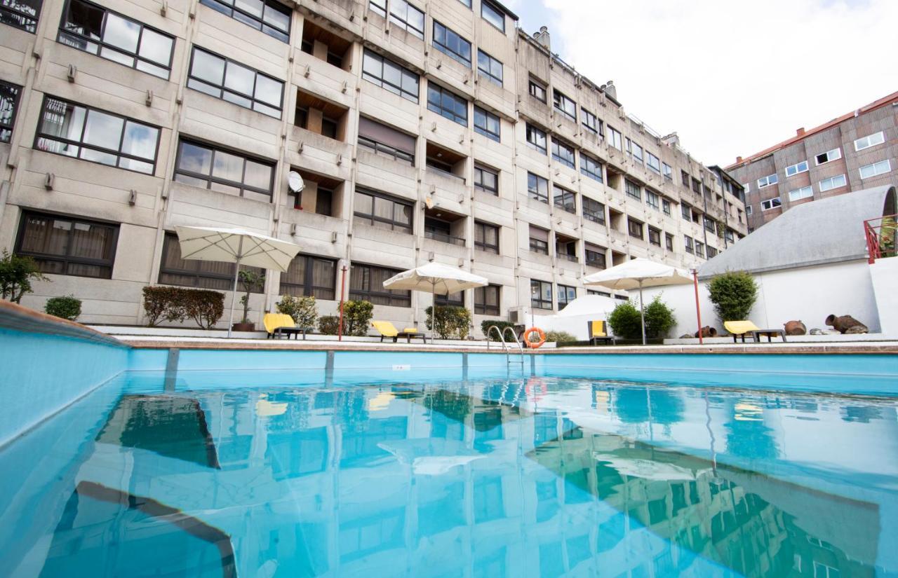 Eurostars Araguaney Hotel Santiago de Compostela Bagian luar foto The swimming pool at the hotel