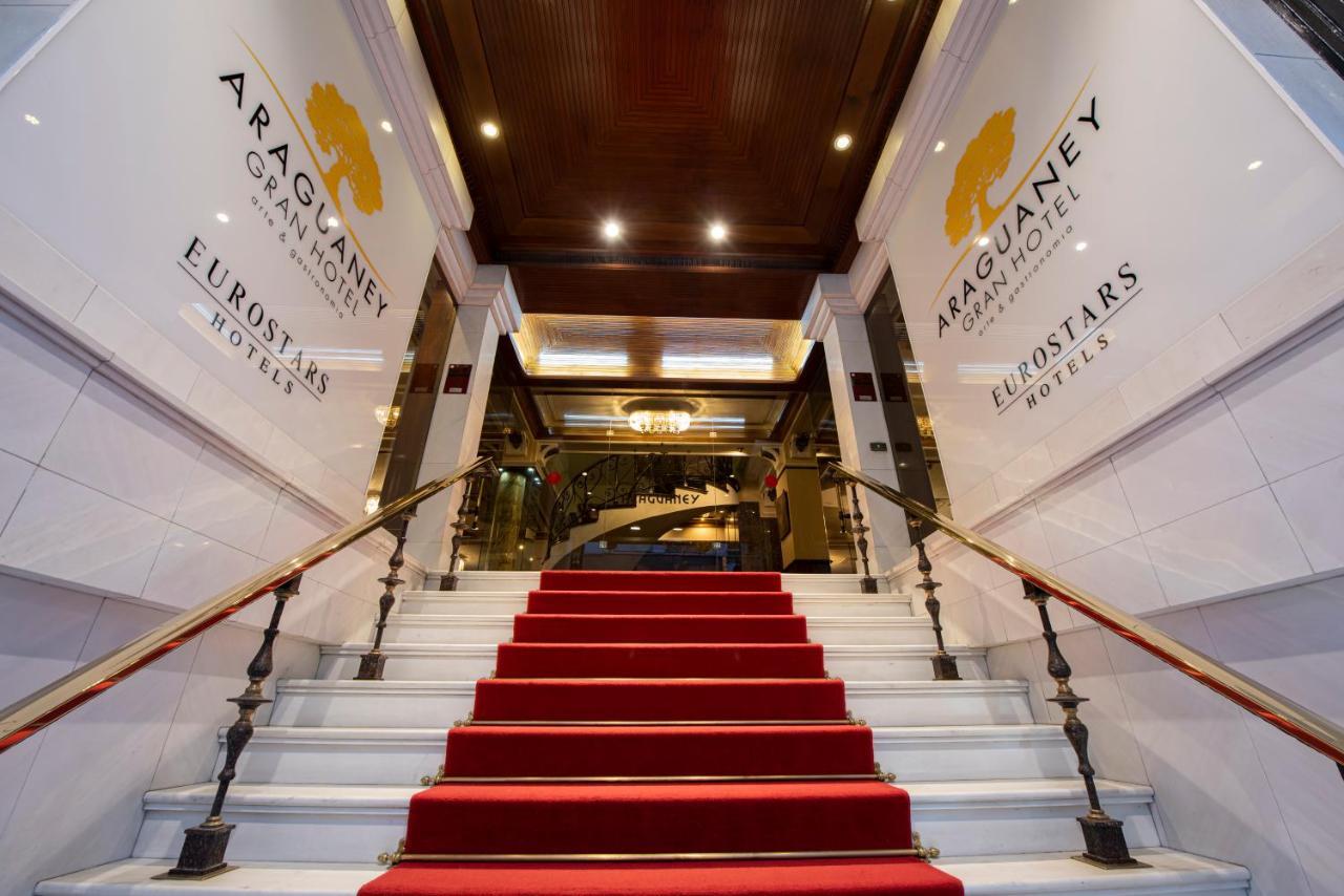 Eurostars Araguaney Hotel Santiago de Compostela Bagian luar foto Entrance to the hotel
