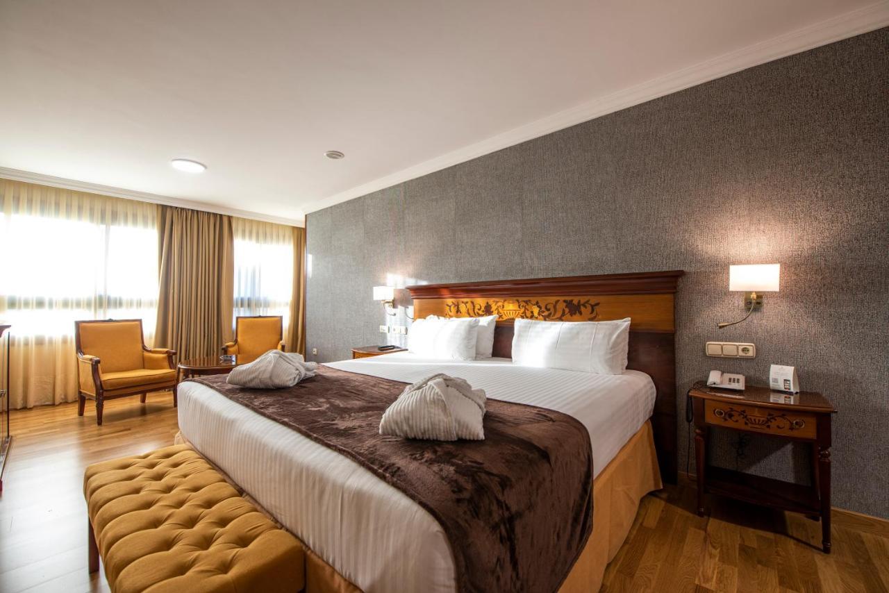 Eurostars Araguaney Hotel Santiago de Compostela Bagian luar foto A bedroom at the hotel