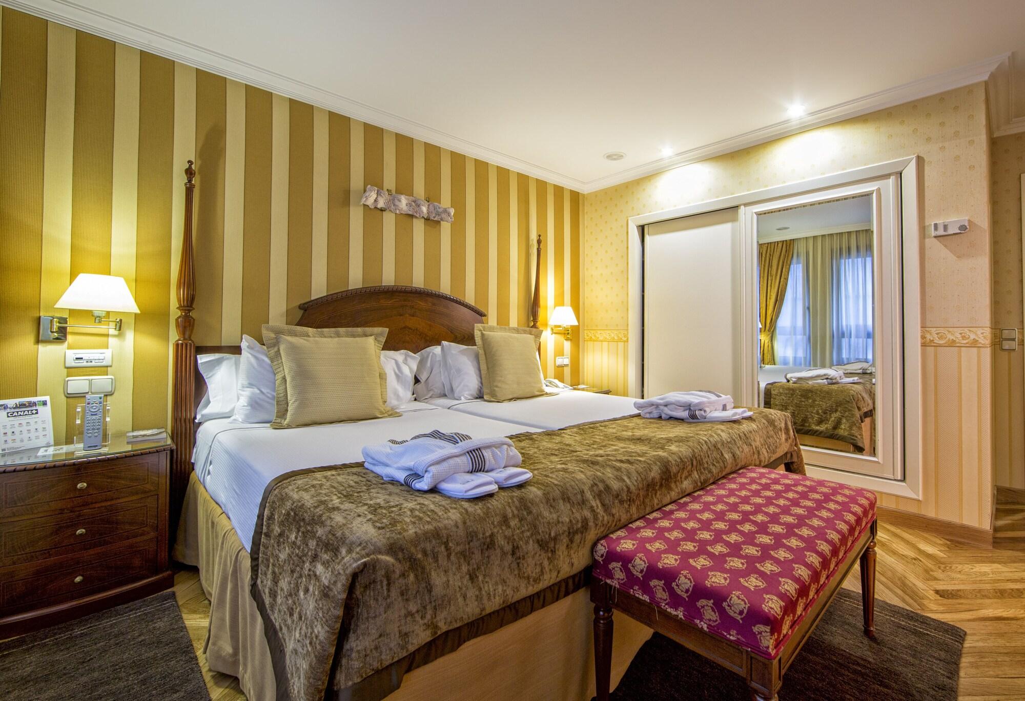 Eurostars Araguaney Hotel Santiago de Compostela Bagian luar foto A bedroom at the hotel
