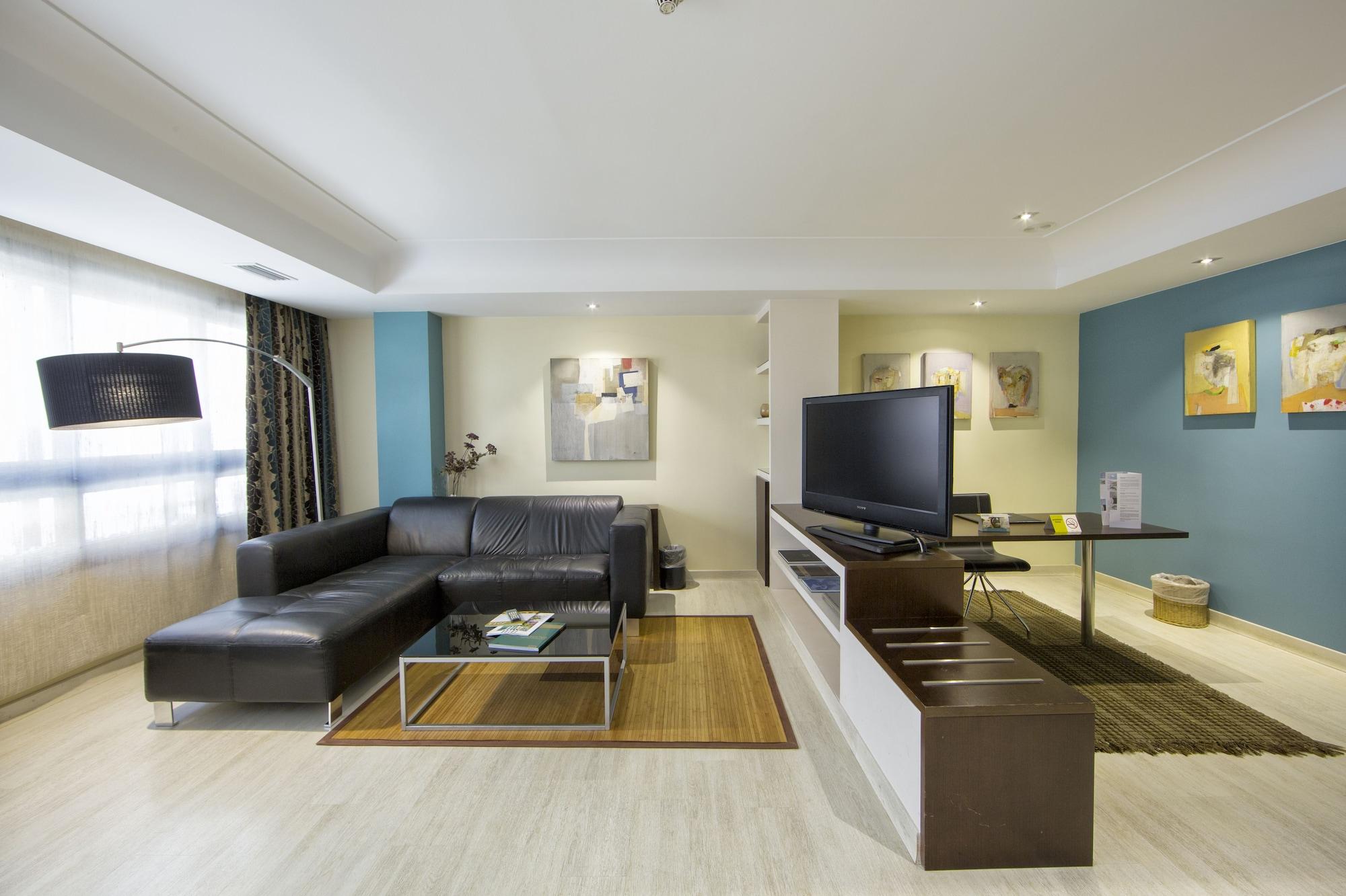 Eurostars Araguaney Hotel Santiago de Compostela Bagian luar foto A typical living room in a serviced apartment