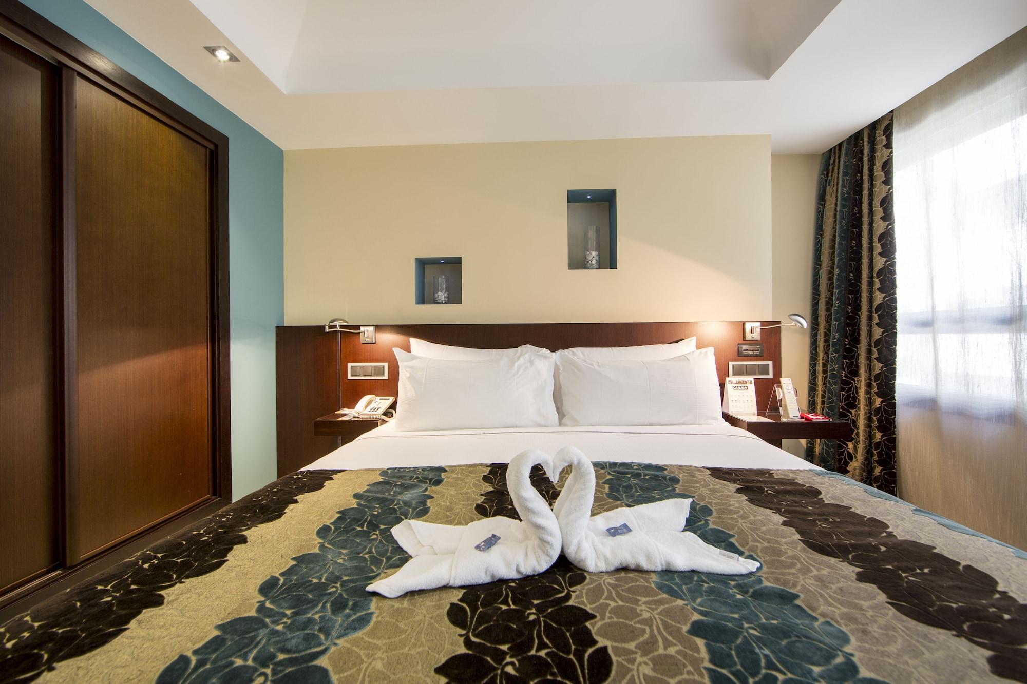 Eurostars Araguaney Hotel Santiago de Compostela Bagian luar foto A bedroom at the hotel