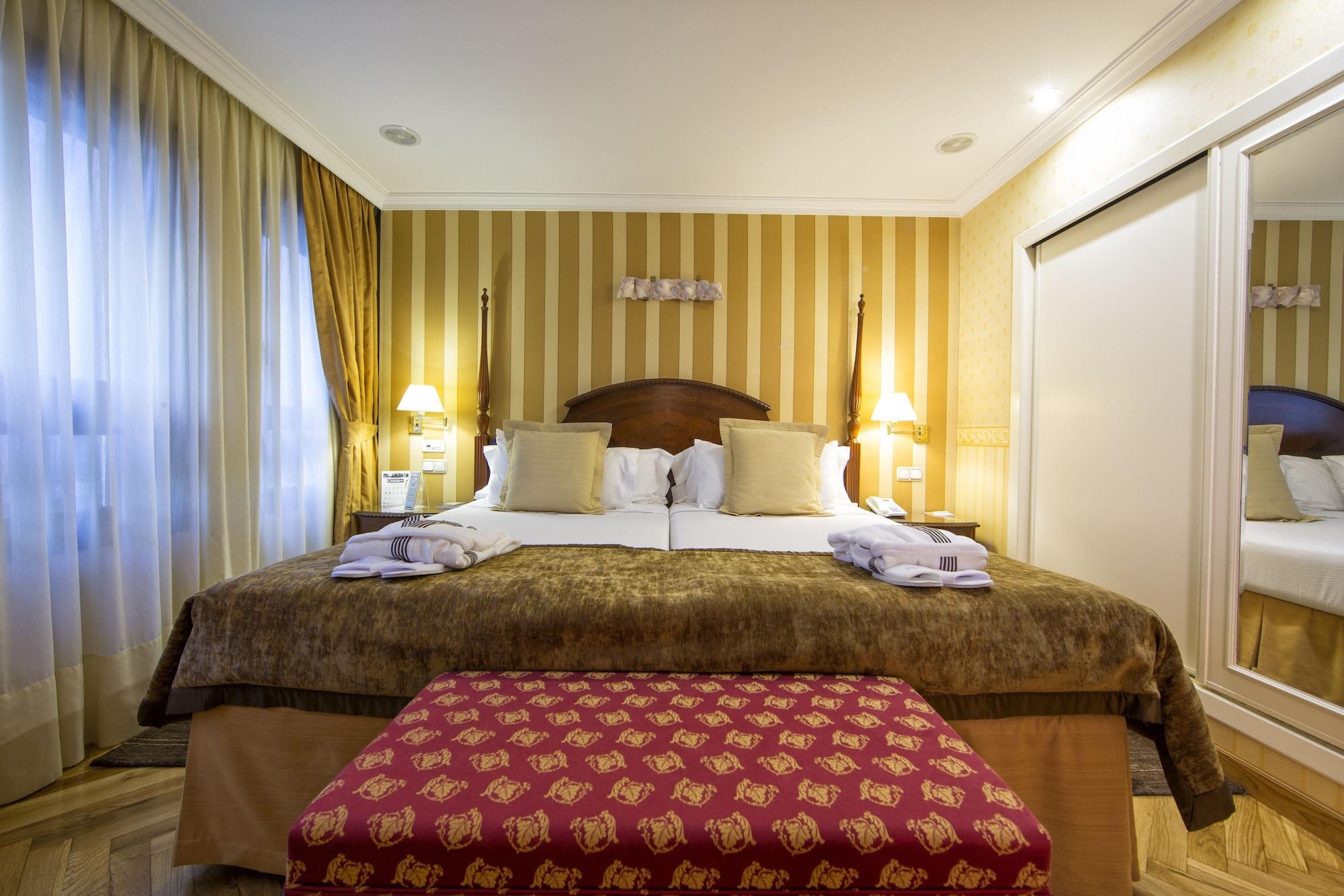 Eurostars Araguaney Hotel Santiago de Compostela Bagian luar foto A bedroom at the hotel