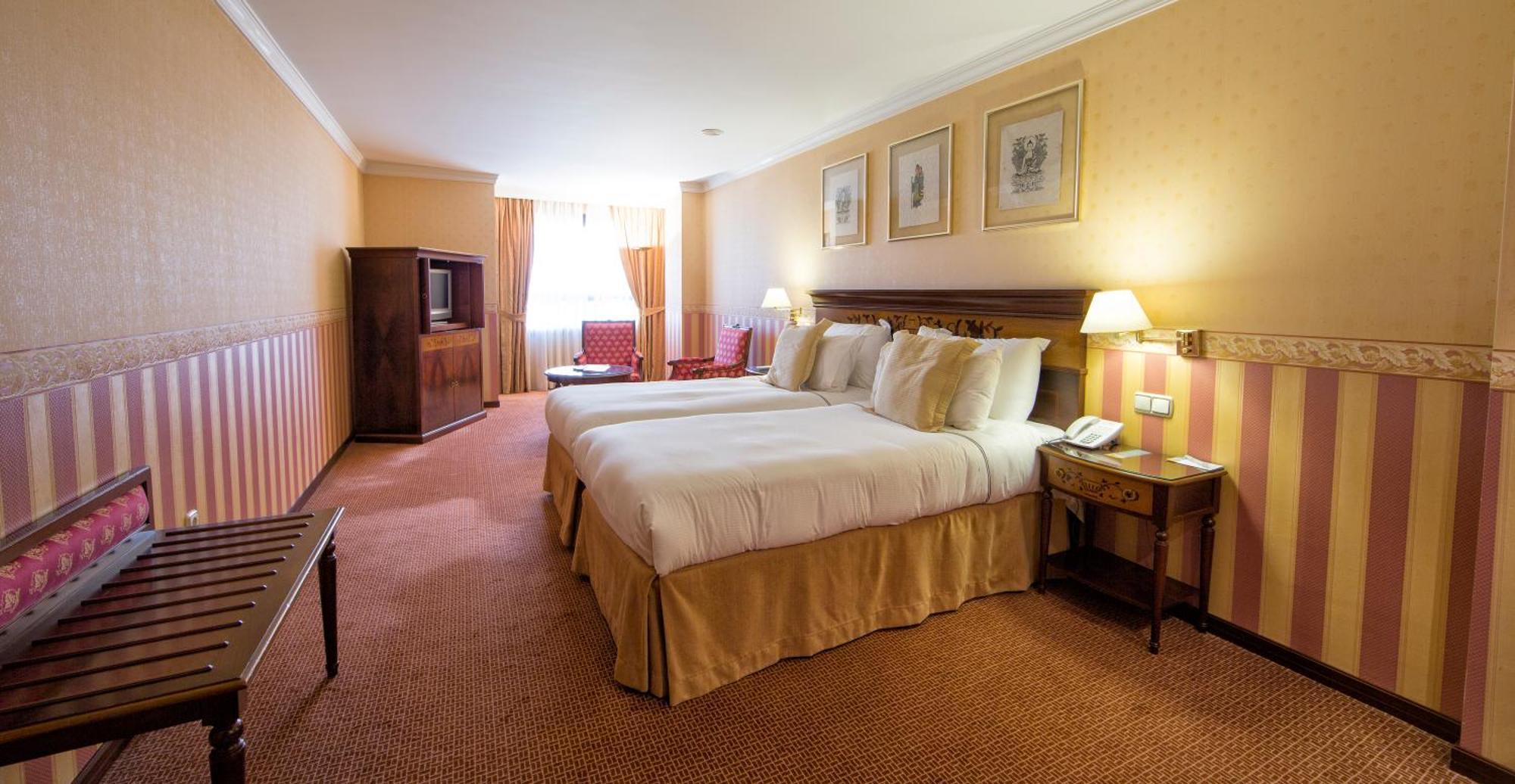 Eurostars Araguaney Hotel Santiago de Compostela Ruang foto A room at the hotel
